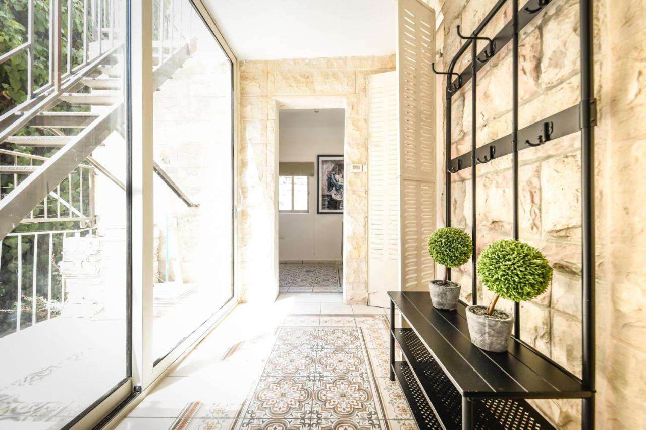 Mamila Pearl, Near Old City - Big Succah During The Holiday Jeruzalem Buitenkant foto